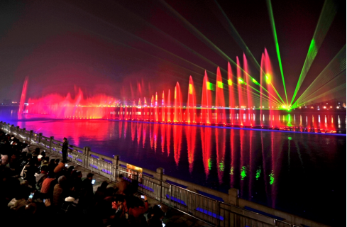 “大美江油•韻律涪江”水(shui)上音樂噴泉燈光秀(xiu)